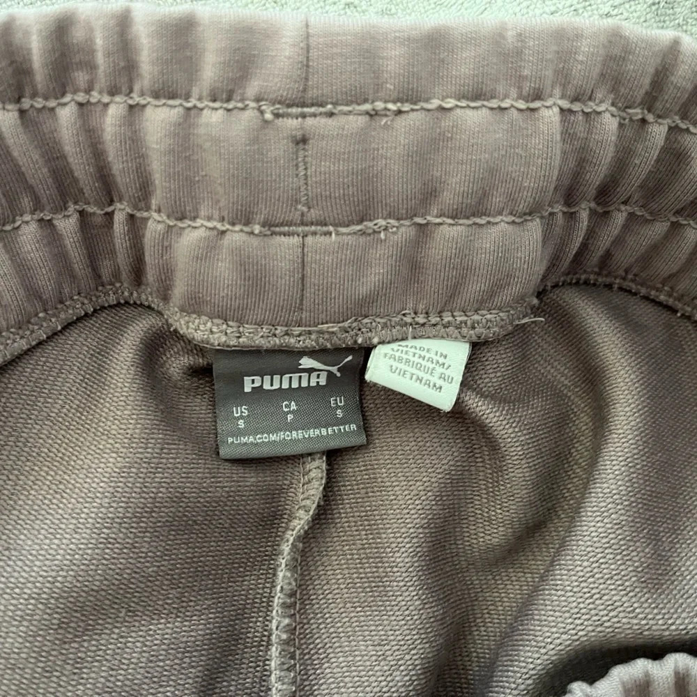 PUMA women’s joggers in mauve, size small